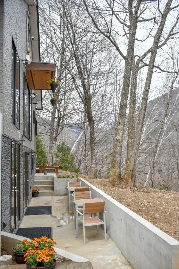 Penke Panke Lodge And Apartments Hakuba Exterior photo